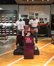 Nike Store Diagonal imagen 13