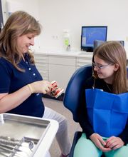 Dr. med. dent. Ernst-Martin Rießner Zahnarzt Bild 9