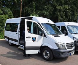 unser XL Kleinbus max. 8 Fahrgäste und Platz für jede Menge Gepäck