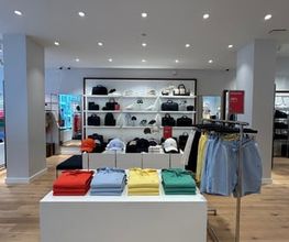Tommy Hilfiger image 5