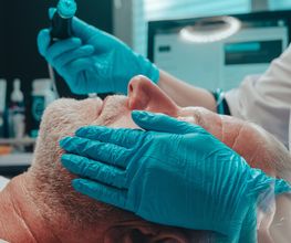 Hydrafacial-Behandlung Mann