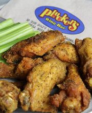 Pluckers Wing Bar image 5