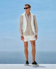 This light brown shirt is tailored to a casual tailored fit and features a classic widespread collar, single cuffs, and a sleek French placket.