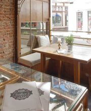 Völker’s Restaurant in Oldenburg | Sitzecke am Fenster