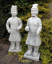 Chinesische Xian Krieger als Gartendeko Skulpturen aus massivem, frostfestem Kunststein Beton