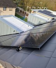 Professionelle Photovoltaik-Installation auf Steil- und Flachdächern im Raum Neuwied und Mayen-Koblenz. Fachgerechte Montage von PV-Anlagen inklusive Dachprüfung, Unterkonstruktion und sicherer Integration in die Dacheindeckung – für maximale Energieeffizienz und langfristige Betriebssicherheit.