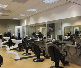 Kniest Hair en Beautysalon