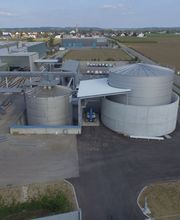 Lagertanks mit einem Volumen von 1.000 to (links) und 3.000 to (rechts) am Standort Gablingen