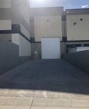 Crate & Barrel Warehouse image 1