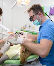 dr. med. dent. Nyffeler Tino Dr. - Studio Medico Dentistico Bild 2