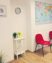Helle und freundlich gestaltete Unterrichtsräume schaffen bei der Lernhilfe in Mainz optimale Bedingungen für konzentriertes Lernen. In angenehmer Atmosphäre können Schülerinnen und Schüler Fragen stellen, Lernstoff vertiefen und selbstbewusst neue Herausforderungen meistern.