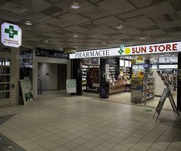 entrée-pharmacie-sun-store-chaux-de-fonds-metropole