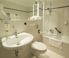 Guest room bath