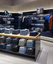 Calvin Klein Jeans immagine 3