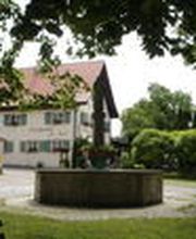 Landgasthof zur Post mit Brunnen