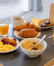 B&B HOTEL Calais Coquelles Tunnel sous la Manche image 2