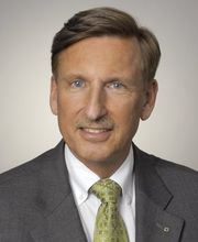 Prof. Dr. Michael Kaufmann ist renommierter Fachanwalt für Arbeitsrecht in Frankfurt und bietet fundierte Rechtsberatung für Arbeitnehmer, Führungskräfte und Unternehmen.