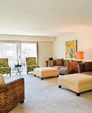 Bristol Square Apartments image 2
