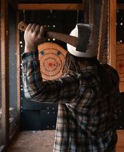 WoodCutter Hamburg - Axt werfen und Bier trinken