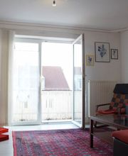 Referenzobjekt Der Eigentümer hat die 3-Zi.-Whg. einige Zeit persönlich ohne Erfolg angeboten. Die Fa. KIR übernahm den Verkauf und fand ohne Werbemaßnahmen sofort einen neuen Besitzer aus dem vorgemerkten Kundenstamm.