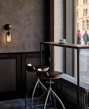 You can see and of course taste the passion and expertise of our barista right down to the milk foam. Our coffee beans are sourced from Coffee Circle, a Berlin-based social enterprise.

On the first floor of our café, you can enjoy the lovingly prepared desserts and hot drinks in a relaxed atmosphere. You can also sit outside with a view of the Forum on Museum Island or the hustle and bustle of Oranienburger Straße.