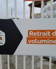 Le retrait de produit volumineux en cour bati, jardin