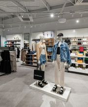 Calvin Klein Outlet image 5