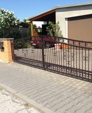 Schmiedeeiserne Zanunanlage,Tor mit Elektroantrieb