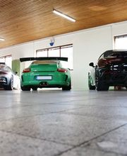Die ENVER UG ist eine spezialisierte Porsche Werkstatt am Nürburgring und bietet professionellen Reparatur- und Servicebetrieb für moderne Porsche Sportwagen. Strukturierte Abläufe, hochwertige Technik und Erfahrung im Performance-Segment stehen im Fokus.