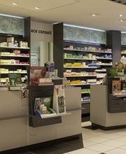 Pharmacie-Amavita-Domdidier-caissier