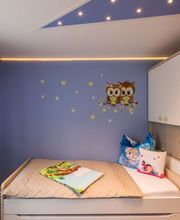 KiZ - weiße Decke+lila dreieckiges Segment m. Spots.jpg