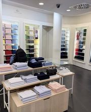 Close Up - Store