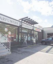 exterieur-de-la-pharmacie-sun-store-conthey-bassin