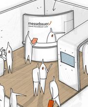 Messestand mit runder Theke und Flachbildschirmen. Stehtischrguppen und Vitrine für Exponate. Doppelboden mit Laminat. Copyright: messebauer.com