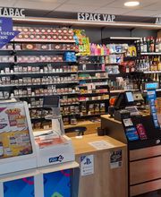 Le Family image 20