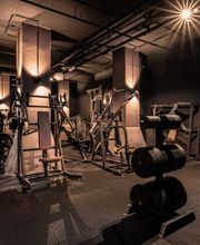 Fitness First München Hofstatt - Plate-loaded Machines