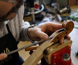 Karl Koch AG | Atelier für Geigen- und Gitarrenbau Bild 1