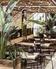 Espacio Honest Greens Born.