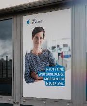 Fenster mit Werbung für WBS TRAINING