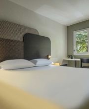 B&B HOTEL Niort Sud Venise Verte image 1