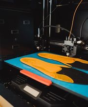 Sooley – Maßgefertigte Einlagen für B2C und B2B

Sooley bietet maßgefertigte Einlagen, die per 3D-Scan mit dem iPhone von zu Hause aus bestellt werden können. Jede Einlage wird in Deutschland von Orthopädieschuhtechnikern gefertigt und weltweit kos