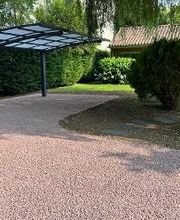 cour Alvéostar gravier rouge à Boulazac avec pas japonais en schiste.