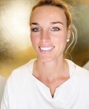 Claudia Baumgartner – Medizinische Masseurin, spezialisiert auf therapeutische Massagen und Schmerzbehandlung