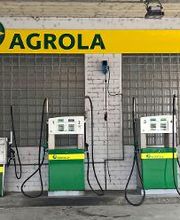 AGROLA Tankstelle in Bätterkinden mit zwei Tanksäulen und Zahlterminal