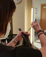 Salón Llongueras - Peluquería y Estética Pamplona imagen 9