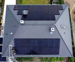 07 Photovoltaikanlage auf Walmdach.jpg