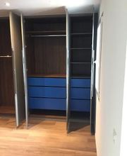 Menuiserie Luquiens - dressing sur-mesure avec tiroirs de couleur- Coppet