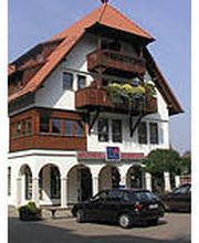 Aussenansicht der Apotheke am Adlerplatz