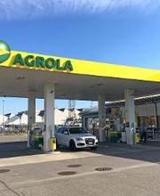 AGROLA Tankstelle in Beringen mit TopShop; grosse Überdachung; im Hintergrund Firma 