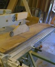 Massivholz wird auf unserer Altendorf Formatkreissäge zugeschnitten